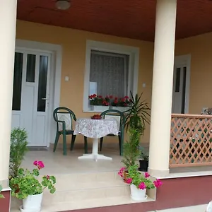 Eliza Vendeghaz Apartament